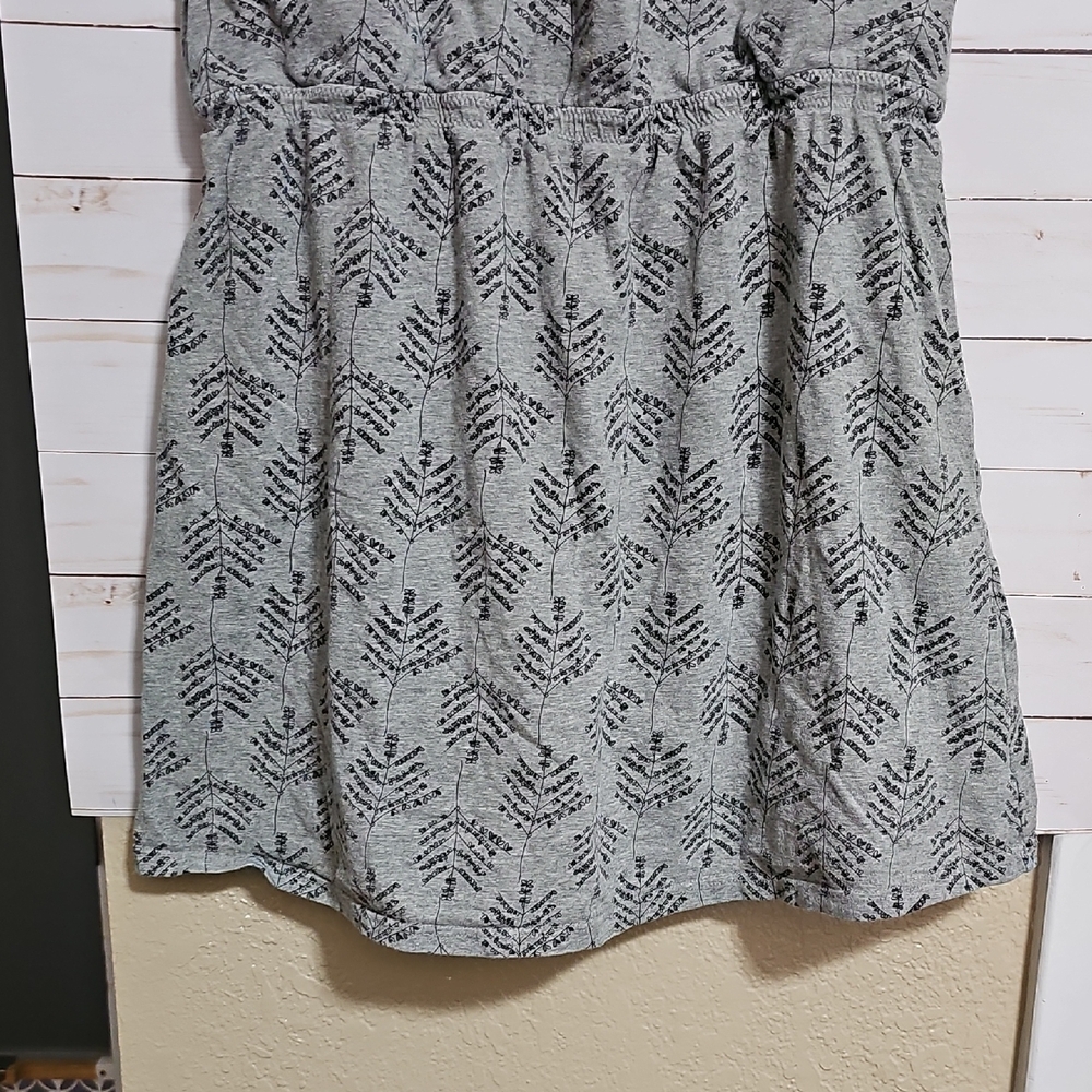 Gray Leaf Pattern Nursing Tank Top - Picture 3 of 8